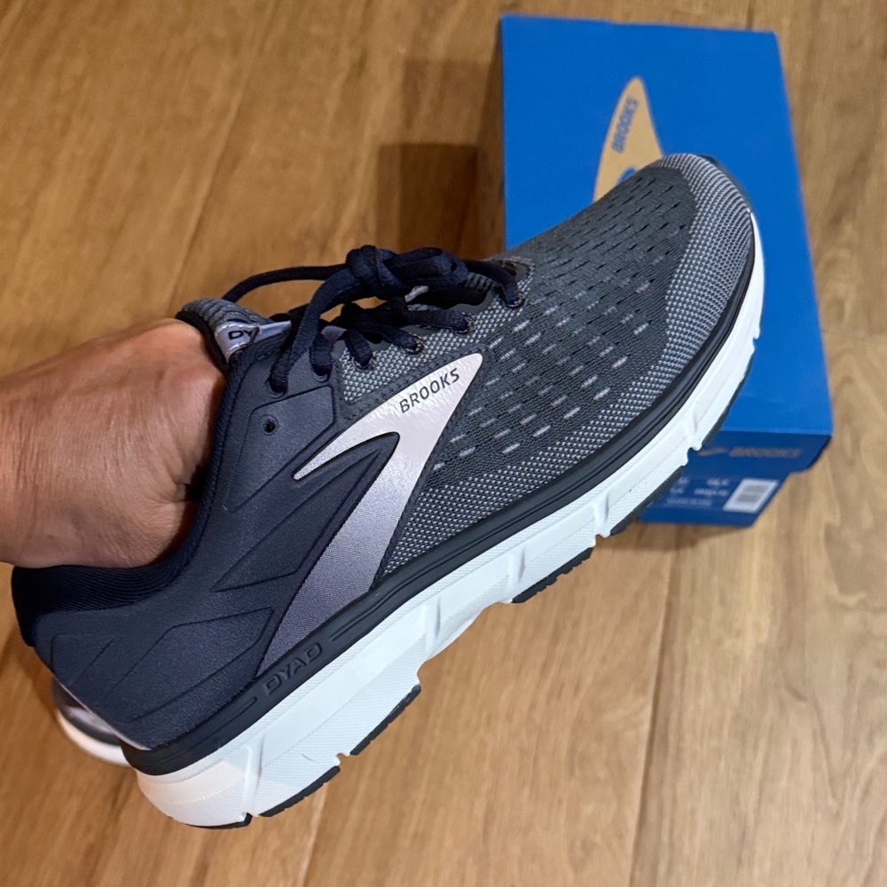 Brooks Women's 9.5 WIDE Gray and Navy Running Shoes - Picture 7 of 15
